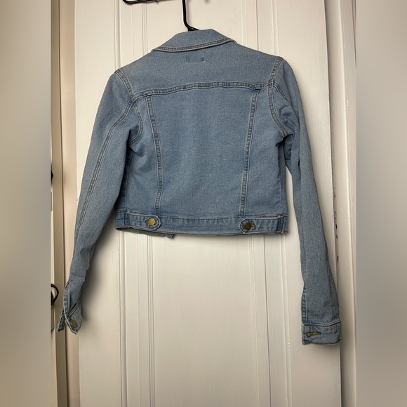 Boohoo stretchy jean jacket US 2 size with brass buttons - Picture 6 of 6